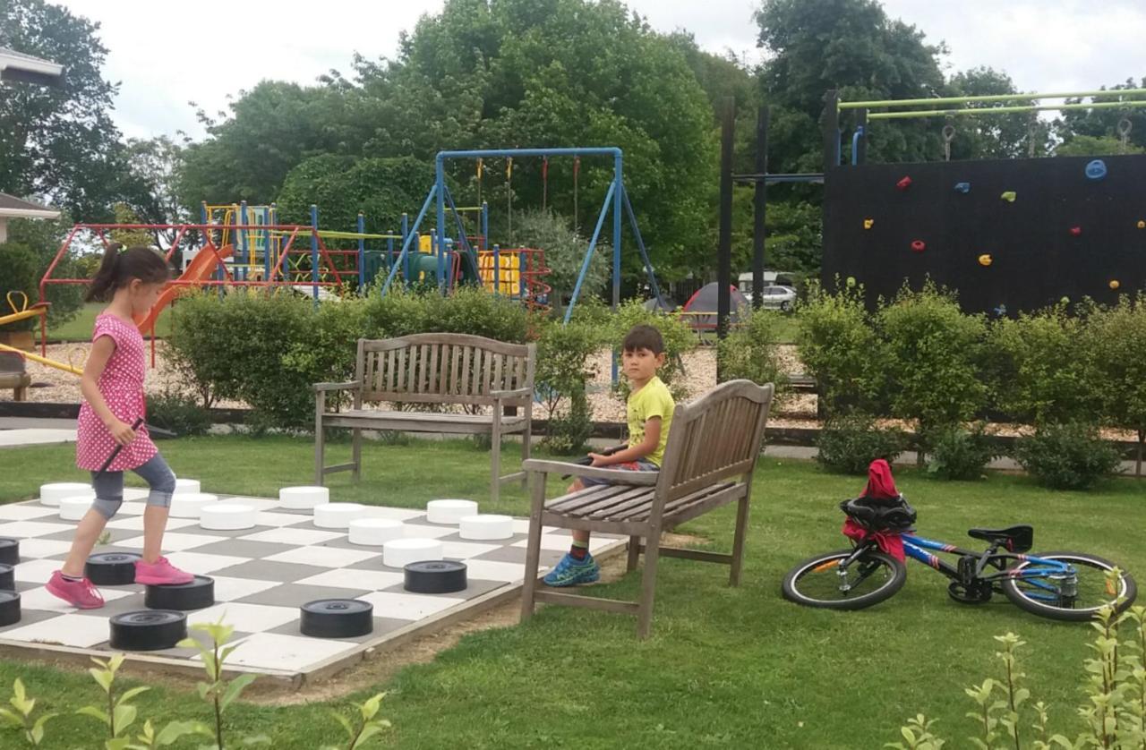 Levin Top 10 Holiday Park Екстериор снимка